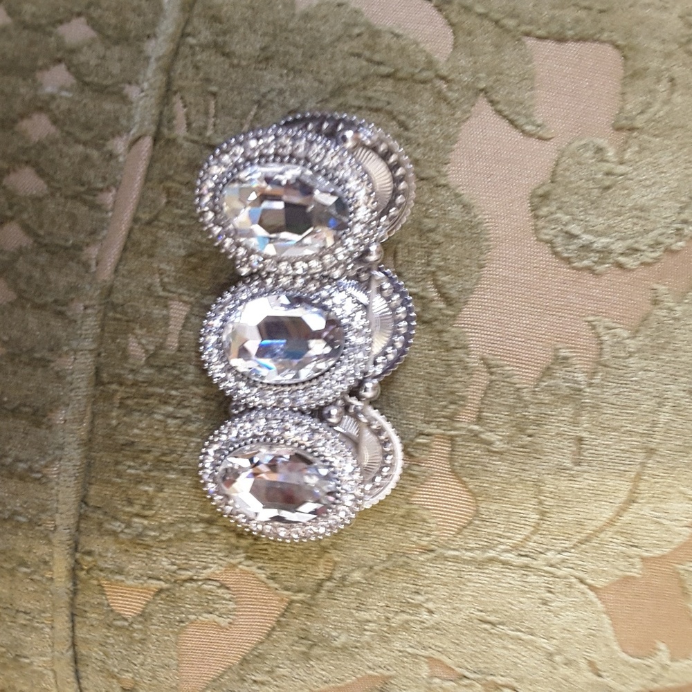 Dressy bracelet